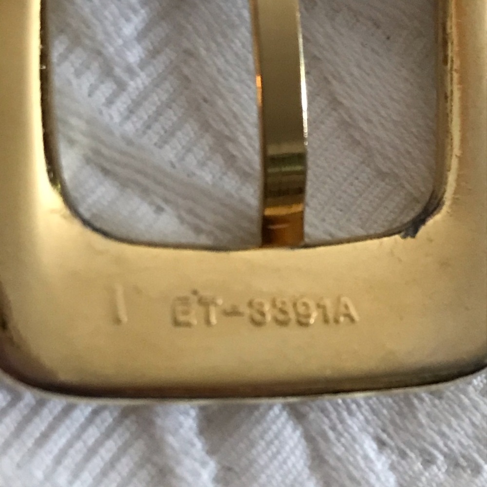 Vintage “CITIES“ 1990s Silver/ Gold Metal Mesh Vintage Belt - Picture 10 of 17